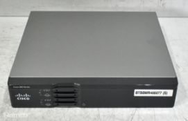 5x Cisco 867VAE-K9 Integrated Services routers with power and connector cables