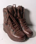 100x pairs of Grade 2 Various combat boots - may include - Magnum, YDS, Haix - mixed sizes