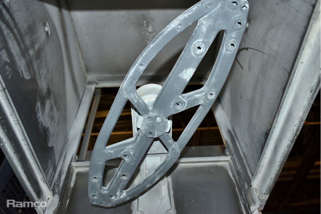 Winterhalter stainless steel PT-M pass through dishwasher - 300V - 50Hz - L680 x W 810 x H 1490mm - Image 5 of 7