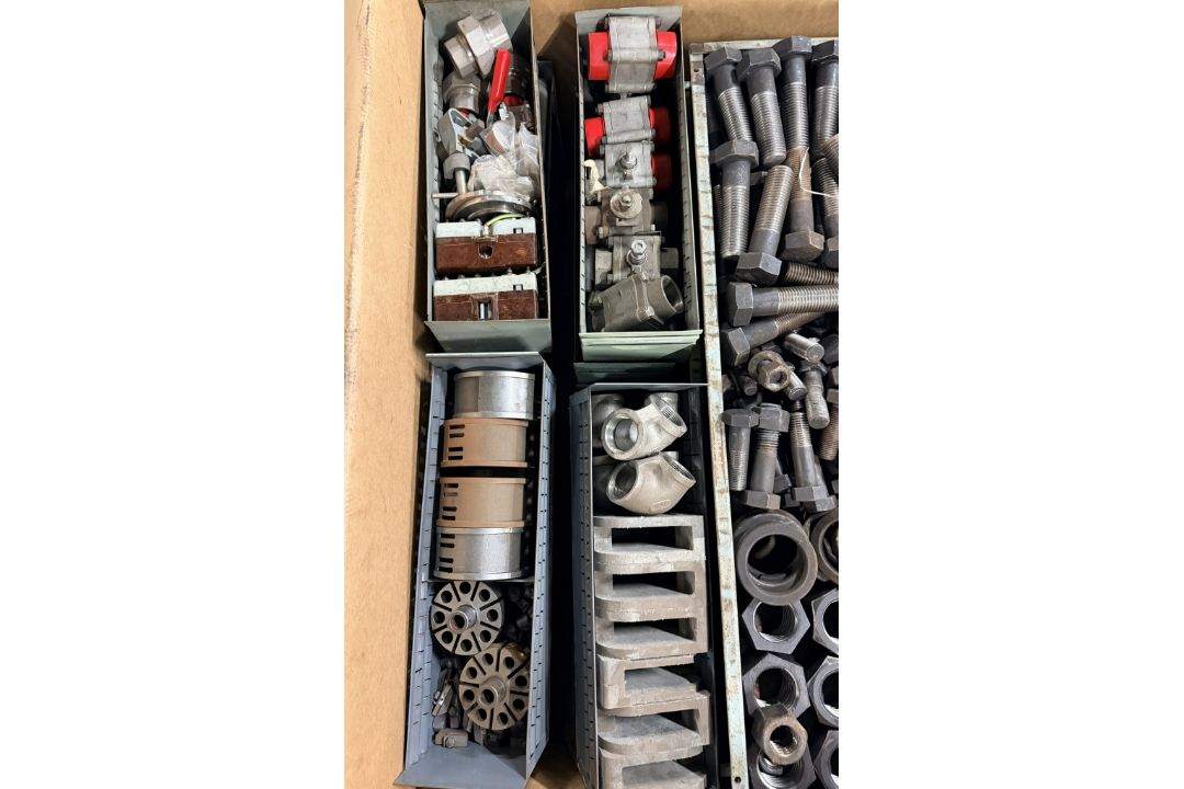 Workshop consumables in metal storage trays - heavy duty bolts, nuts, washers, studs - approx 915kg - Image 14 of 17