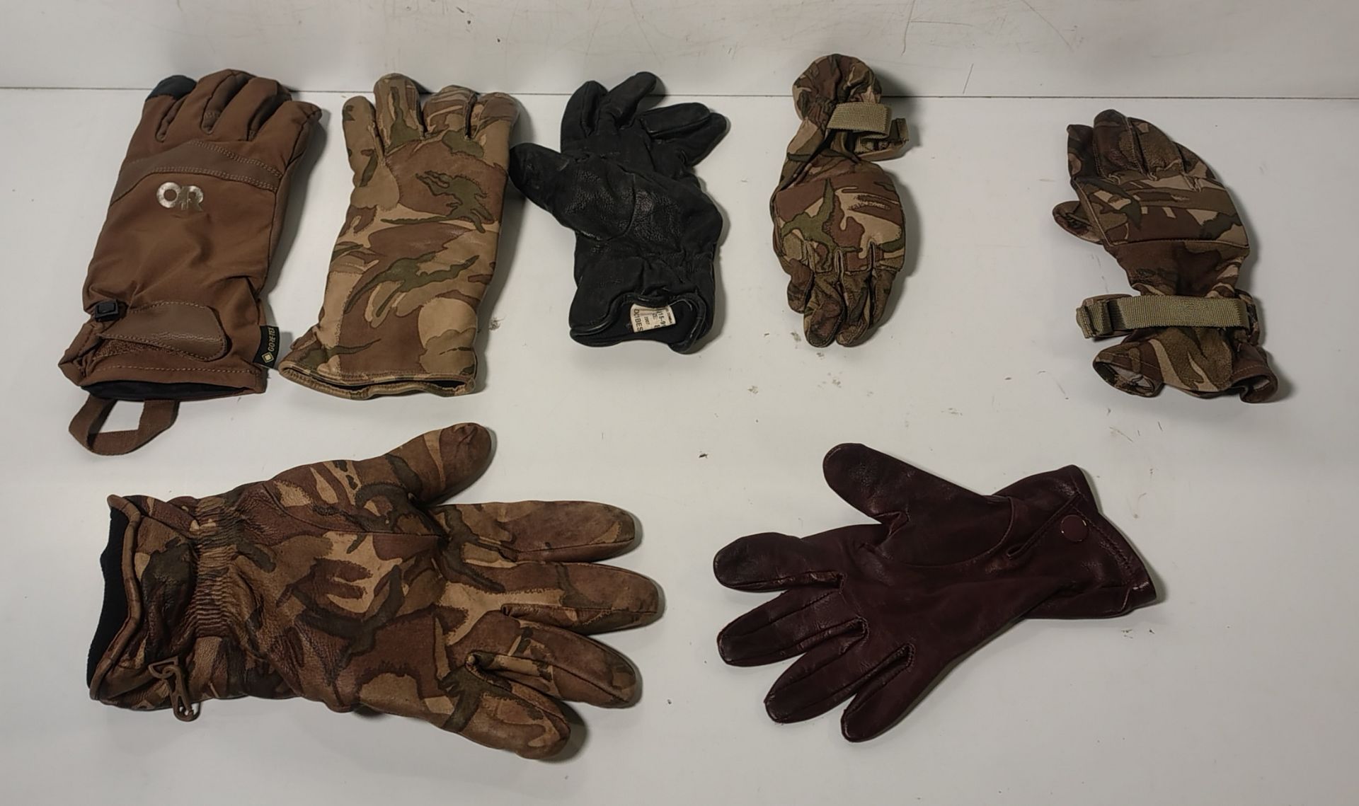 140x British Forces unpaired gloves - mixed styles - mixed sizes
