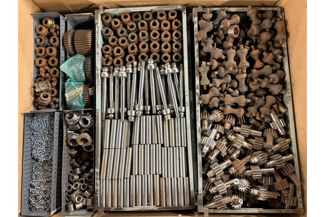 Workshop consumables in metal storage trays - heavy duty bolts, nuts, washers, chains - approx 820kg - Image 1 of 17