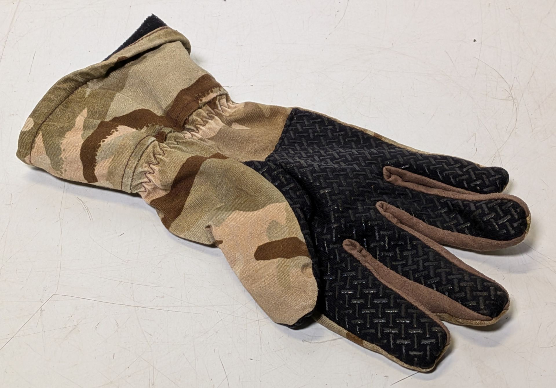 80x British Forces unpaired gloves - mixed styles - mixed sizes - Image 12 of 13