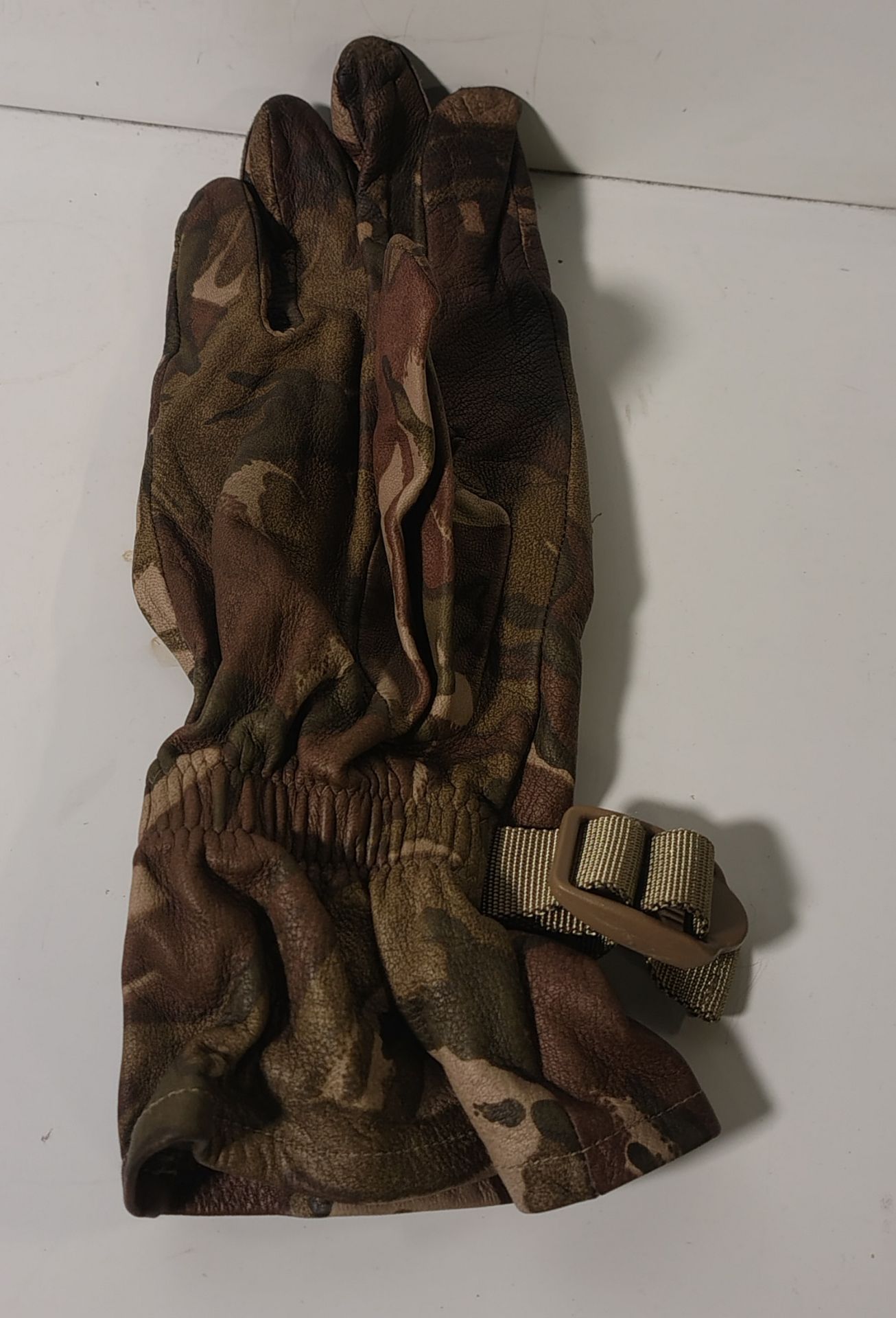 140x British Forces unpaired gloves - mixed styles - mixed sizes - Image 3 of 16