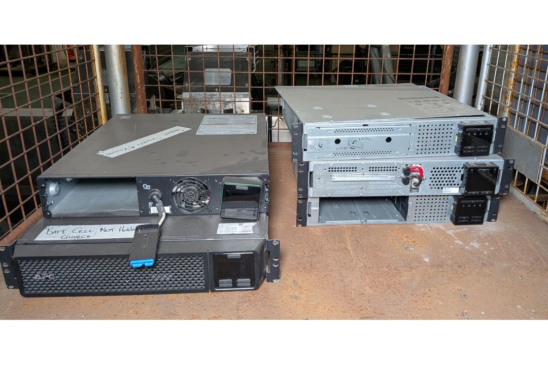 APC uninterruptible power supplies - SPARES OR REPAIRS - full breakdown in description - Image 1 of 7