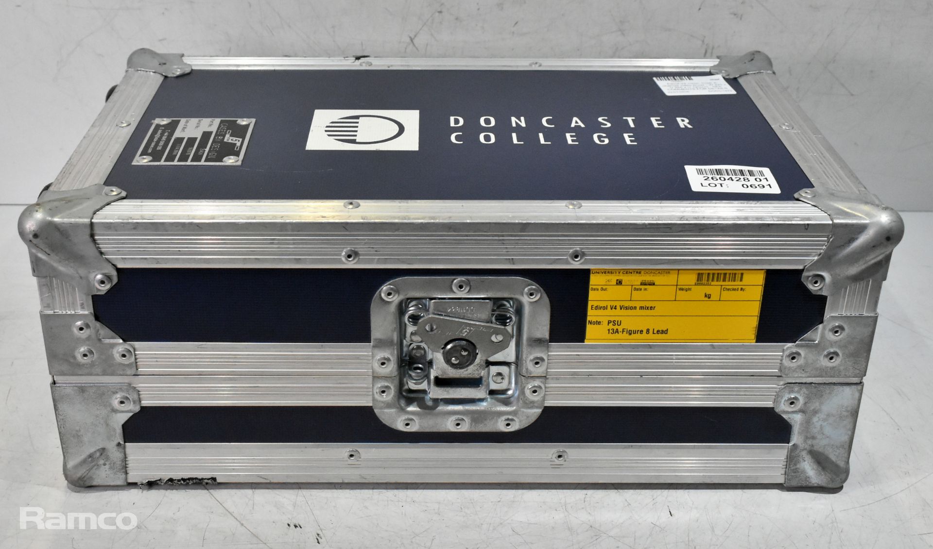 Edirol V4 vision mixer 4-channel video mixer with 5-Star flight case - Image 6 of 6