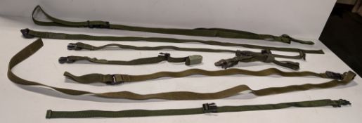 Various green accessory straps - 9kg