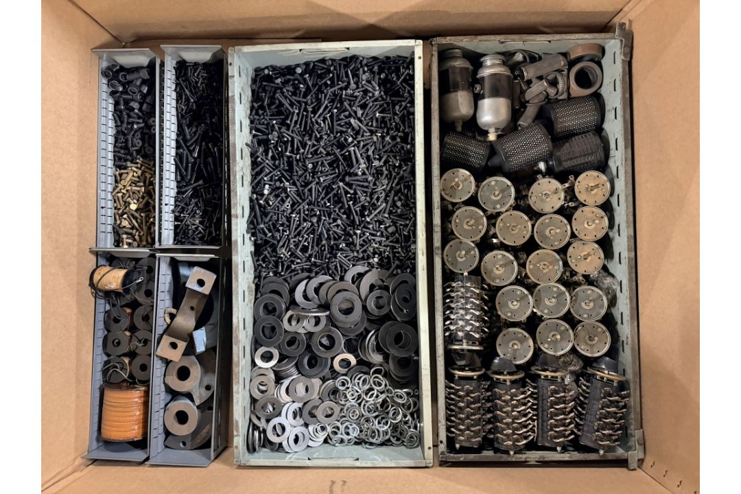 Workshop consumables in metal storage trays - heavy duty bolts, nuts, washers, chains - approx 820kg - Image 2 of 17