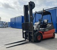 2010 Linde E25-02 80V electric forklift with charger unit - 1043 hours - details in the description