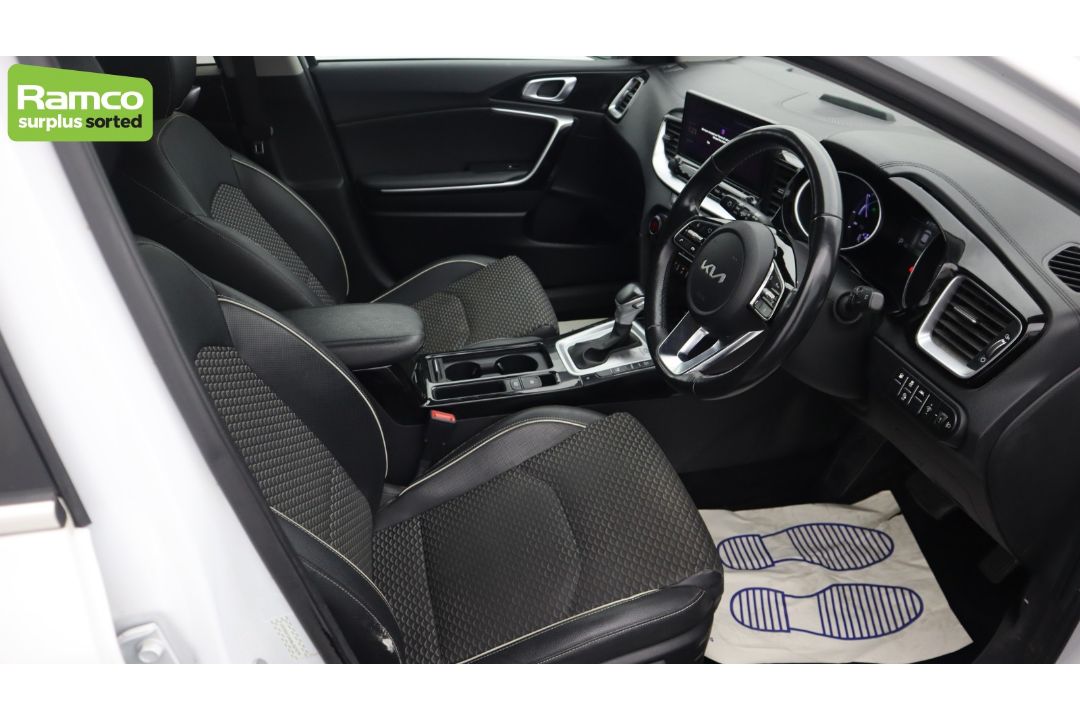 2022 KIA XCEED 3 PHEV S-A 1.6L Petrol Hybrid - full details in the description - Image 9 of 57