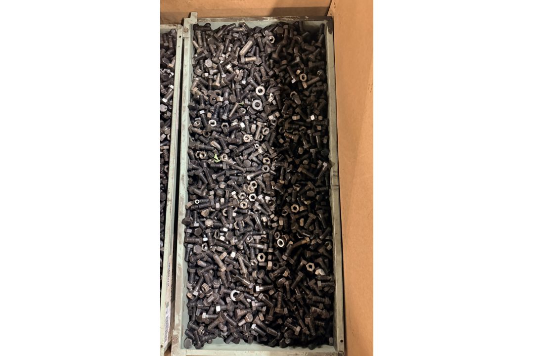 Workshop consumables in metal storage trays - heavy duty bolts, nuts, washers, studs - approx 915kg - Image 4 of 17