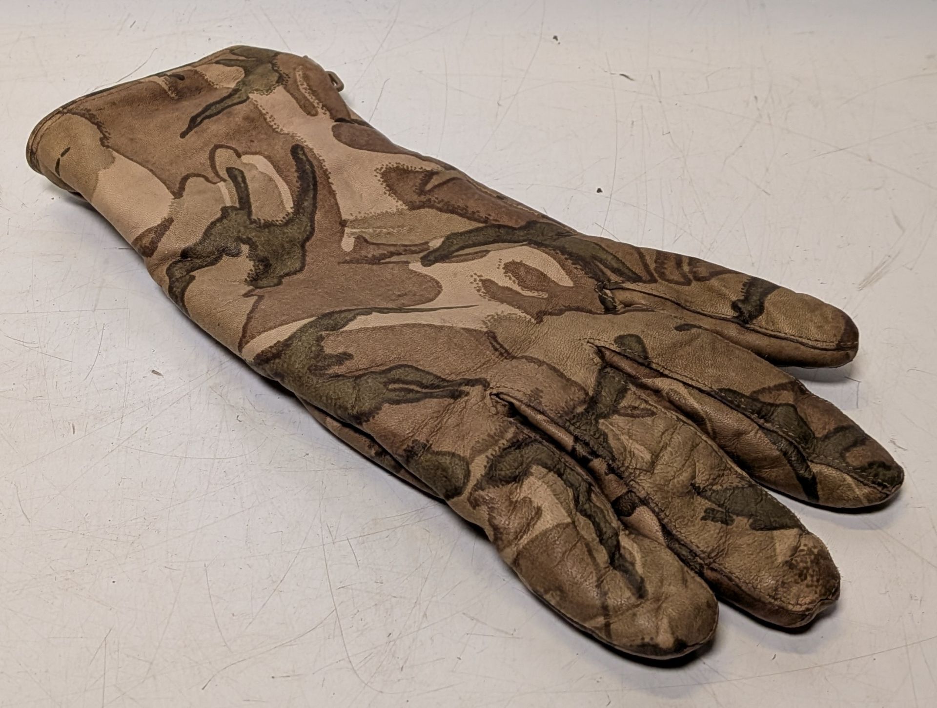 80x British Forces unpaired gloves - mixed styles - mixed sizes - Image 2 of 13