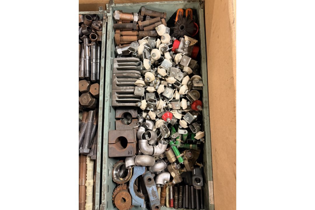 Workshop consumables in metal storage trays - heavy duty bolts, nuts, washers, studs - approx 915kg - Image 12 of 17