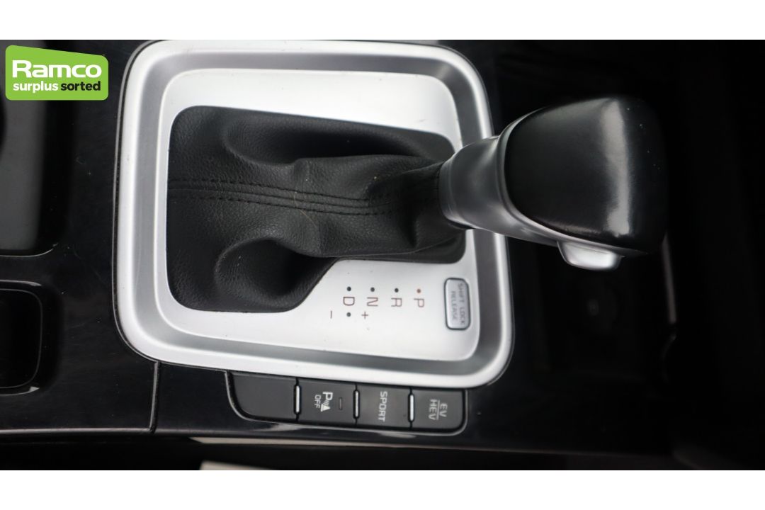 2022 KIA XCEED 3 PHEV S-A 1.6L Petrol Hybrid - full details in the description - Image 19 of 57