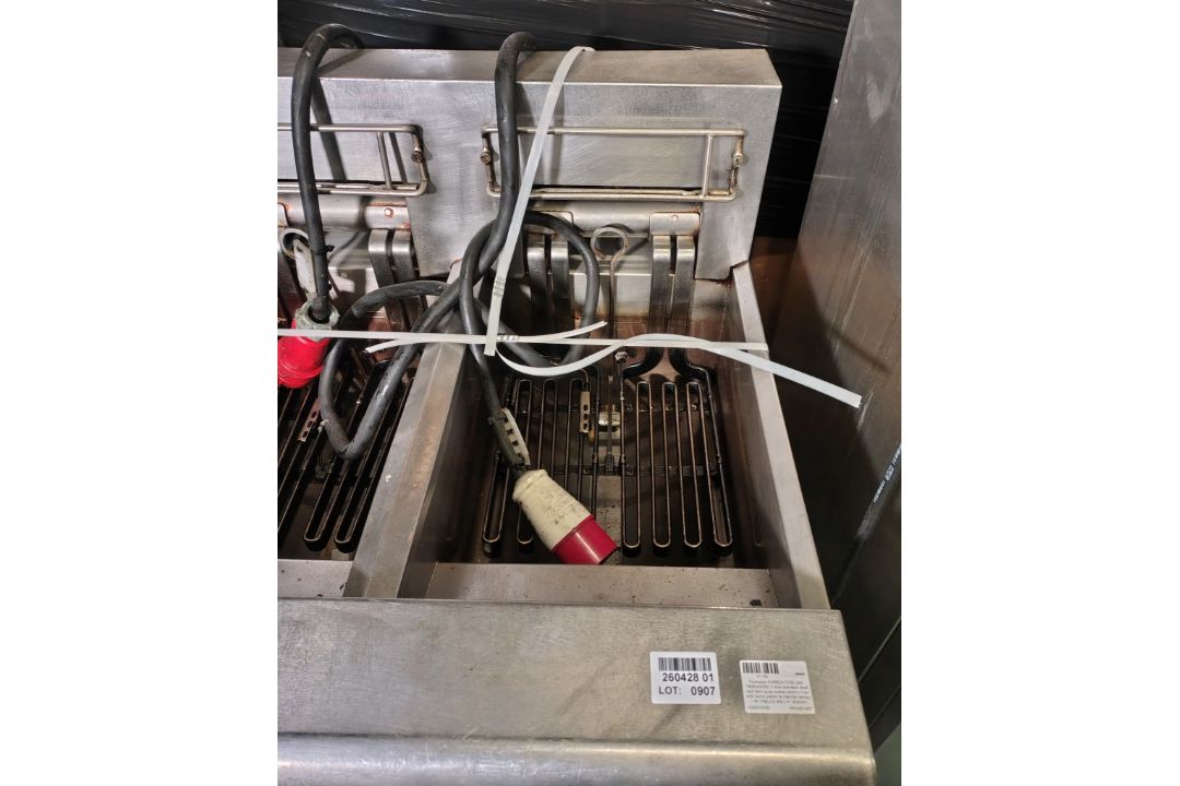 Frymaster FMRE217CSD (SN: 1406NI0008) 3 door stainless steel twin tank quad basket electric fryer - Image 2 of 5