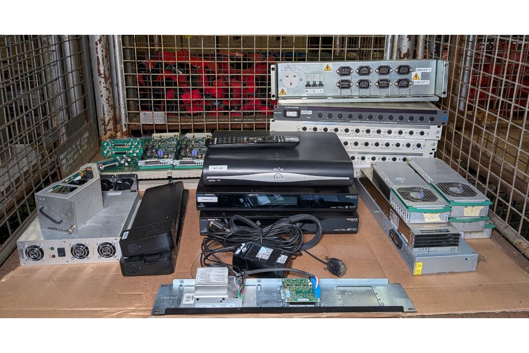 Audio/visual equipment - full details in the description - Image 1 of 7