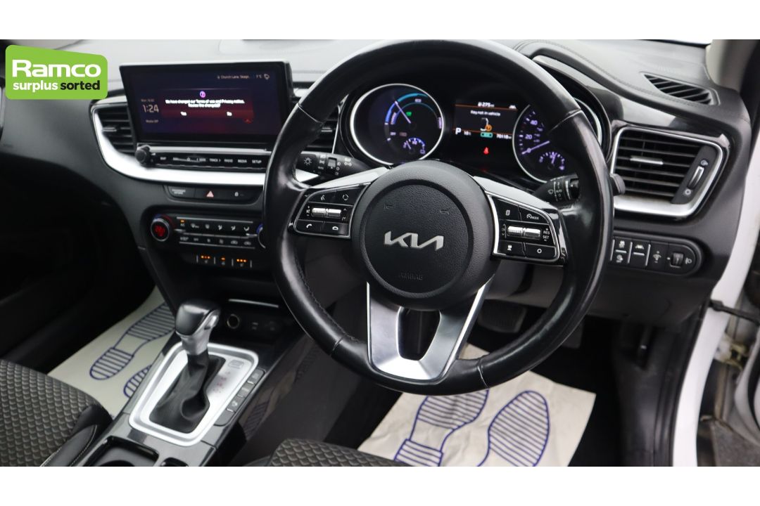2022 KIA XCEED 3 PHEV S-A 1.6L Petrol Hybrid - full details in the description - Image 11 of 57