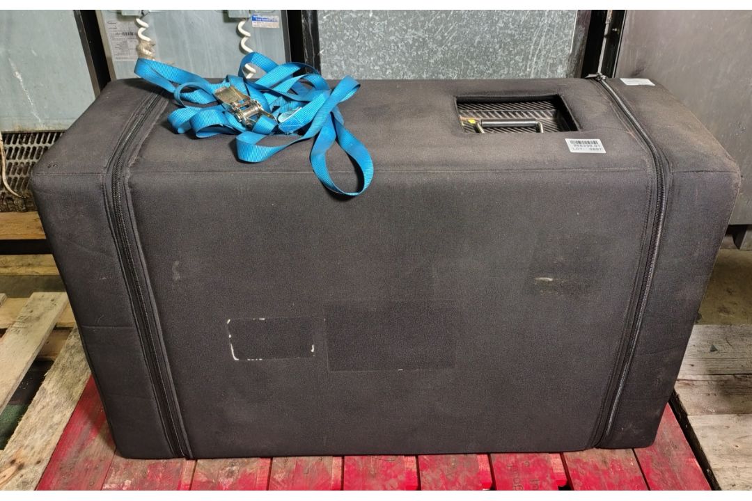 Black soft case with flight case - W 1020 x D 650 x H 360mm - Image 1 of 5