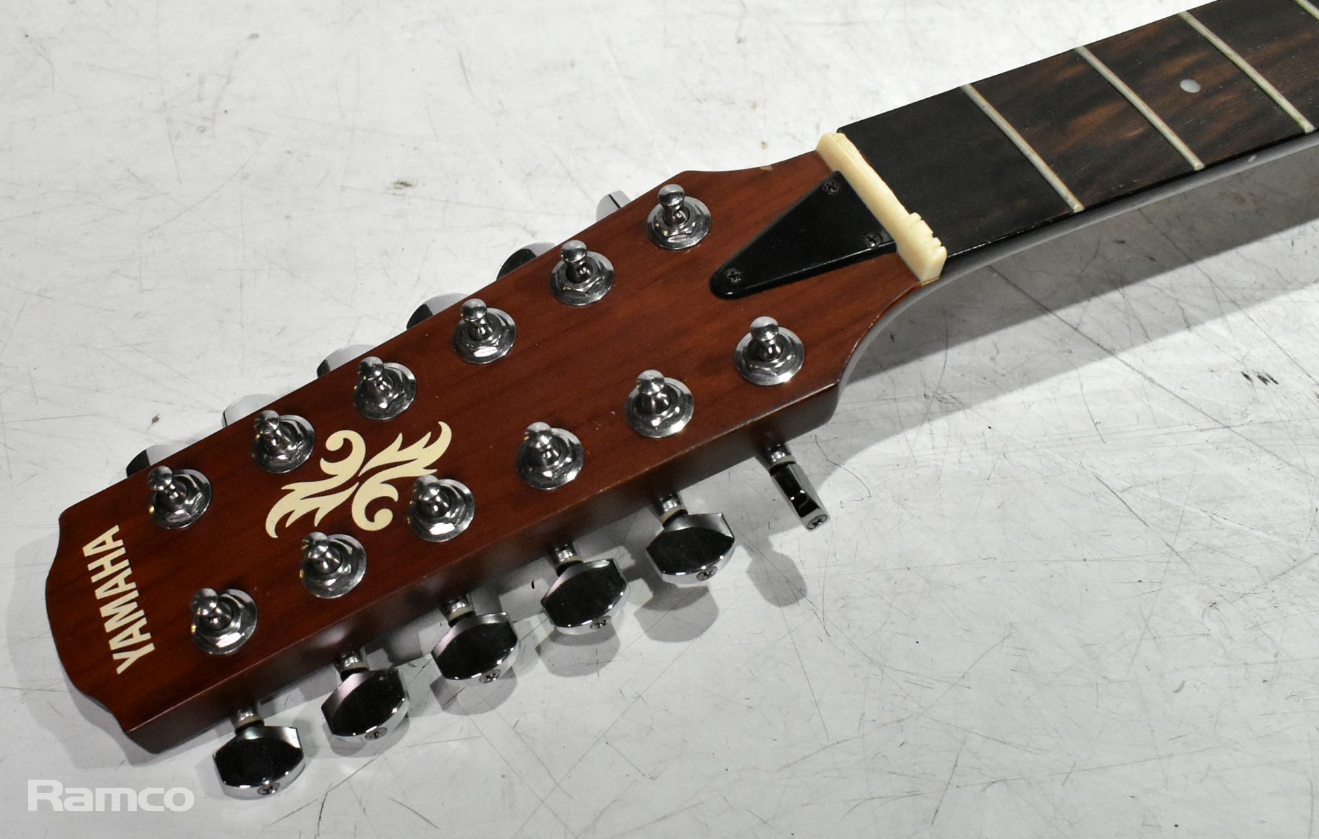 Guitar equipment - Yamaha acoustic, Line 6 and various pedals - details in description - Image 4 of 16