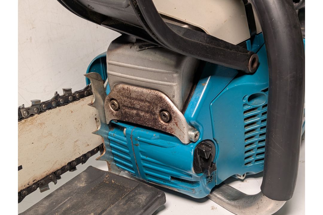 Makita DCS5000 professional 50cc petrol chainsaw with accessories in carry case - Image 6 of 14