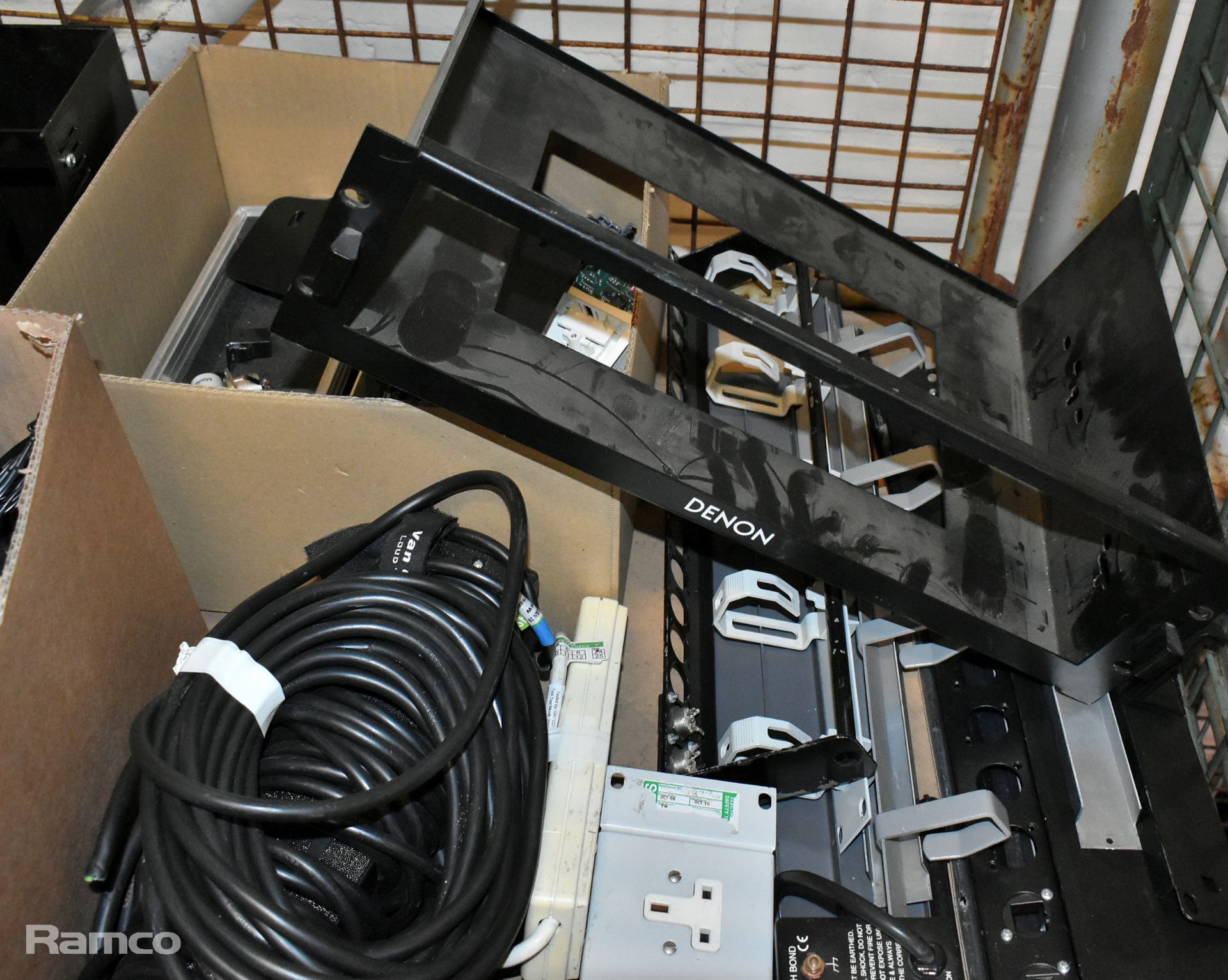 Audio/visual mixed accessories - mixed power cables, 2x 3U rack cages & more - see description - Image 5 of 7