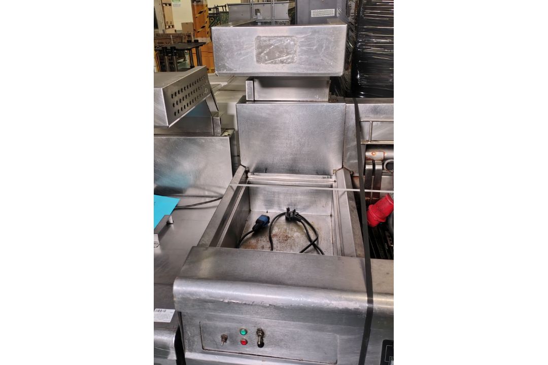 Frymaster FMRE217CSD (SN: 1406NI0008) 3 door stainless steel twin tank quad basket electric fryer - Image 4 of 5