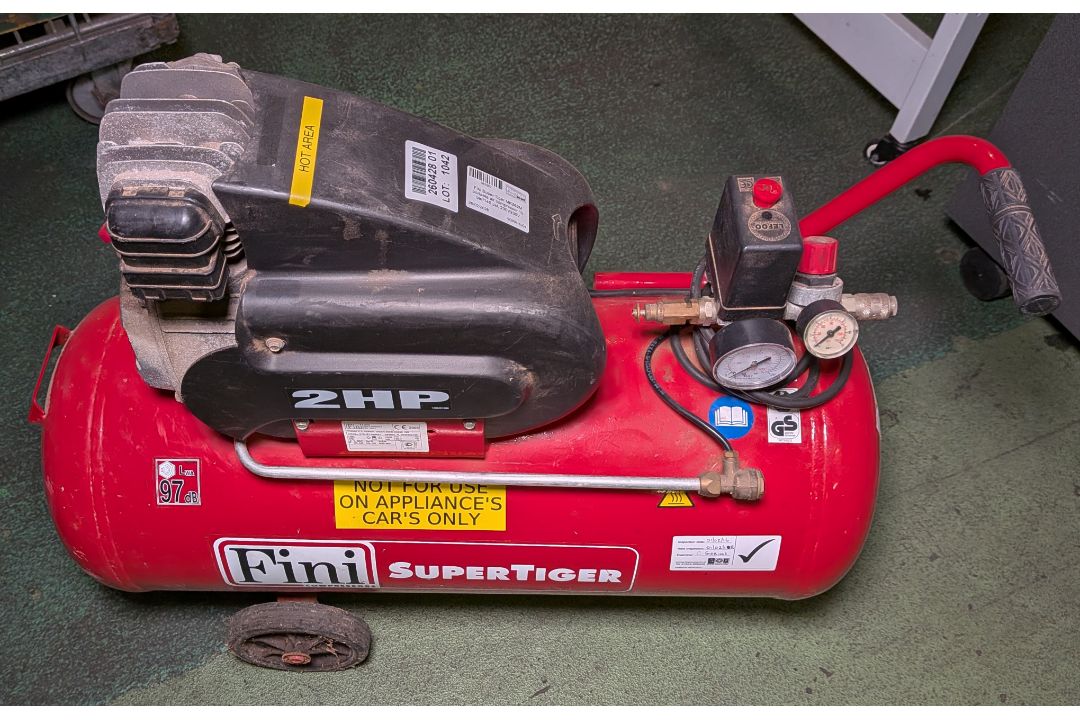 Fini Super Tiger MK262M portable air compressor - 10 bar/145 psi - 230V - Image 1 of 8