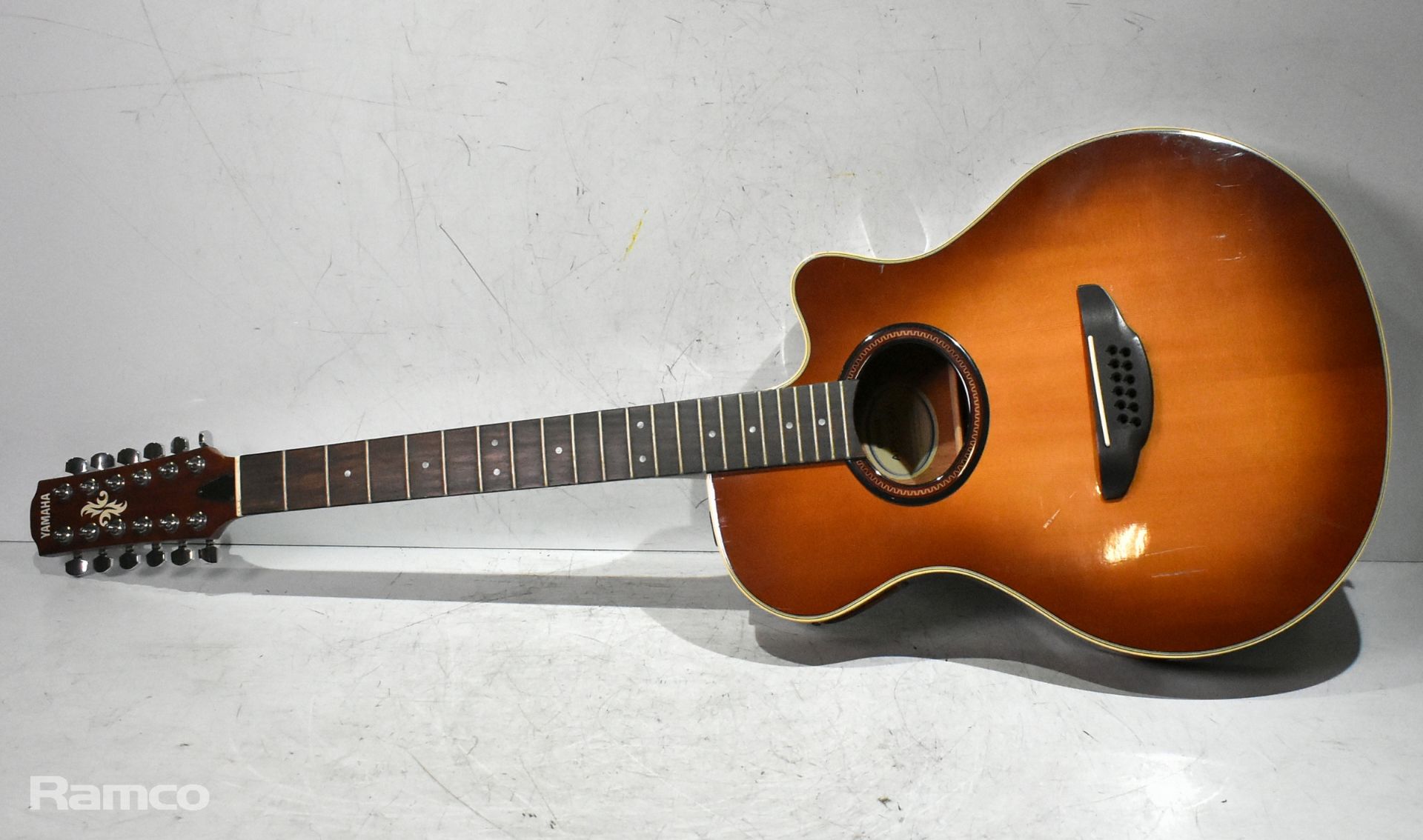 Guitar equipment - Yamaha acoustic, Line 6 and various pedals - details in description - Image 2 of 16