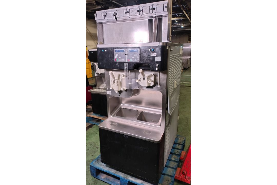 Carpigiani K 3/EK floor standing shake and sundae combo ice cream machine - NO RESERVE - Image 2 of 12