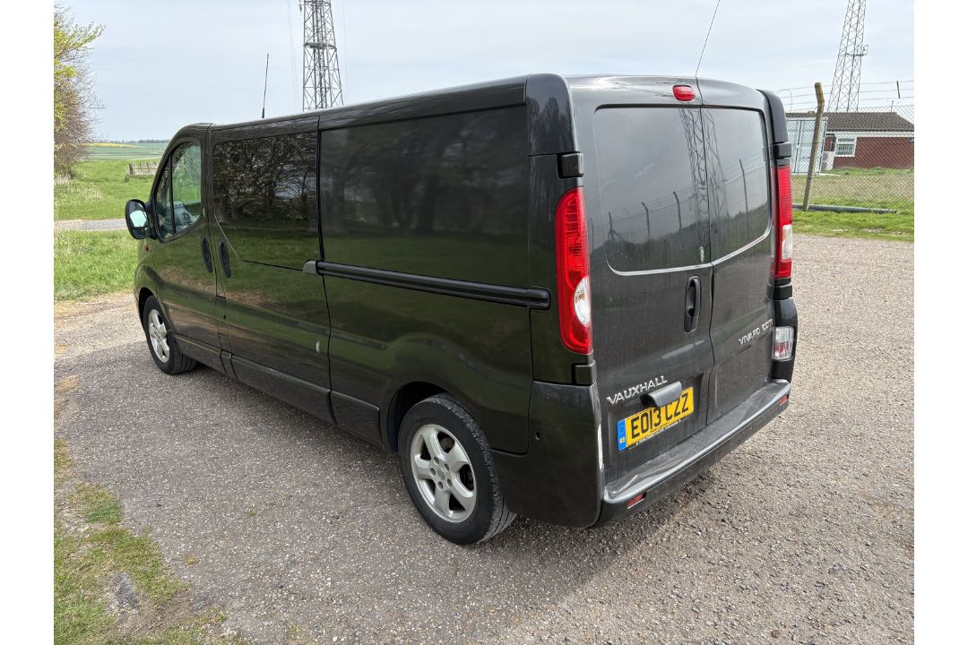 Vauxhall Vivaro 2900 Sportive CDTI – EO13 CZZ – 2013 – 109330 miles – black - Image 5 of 18