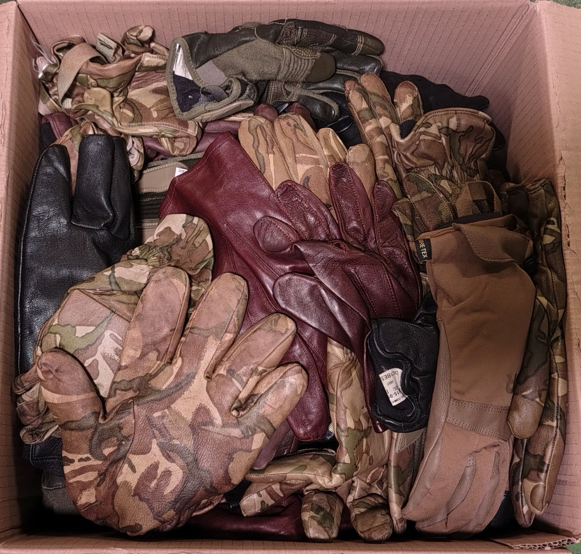 140x British Forces unpaired gloves - mixed styles - mixed sizes - Image 16 of 16
