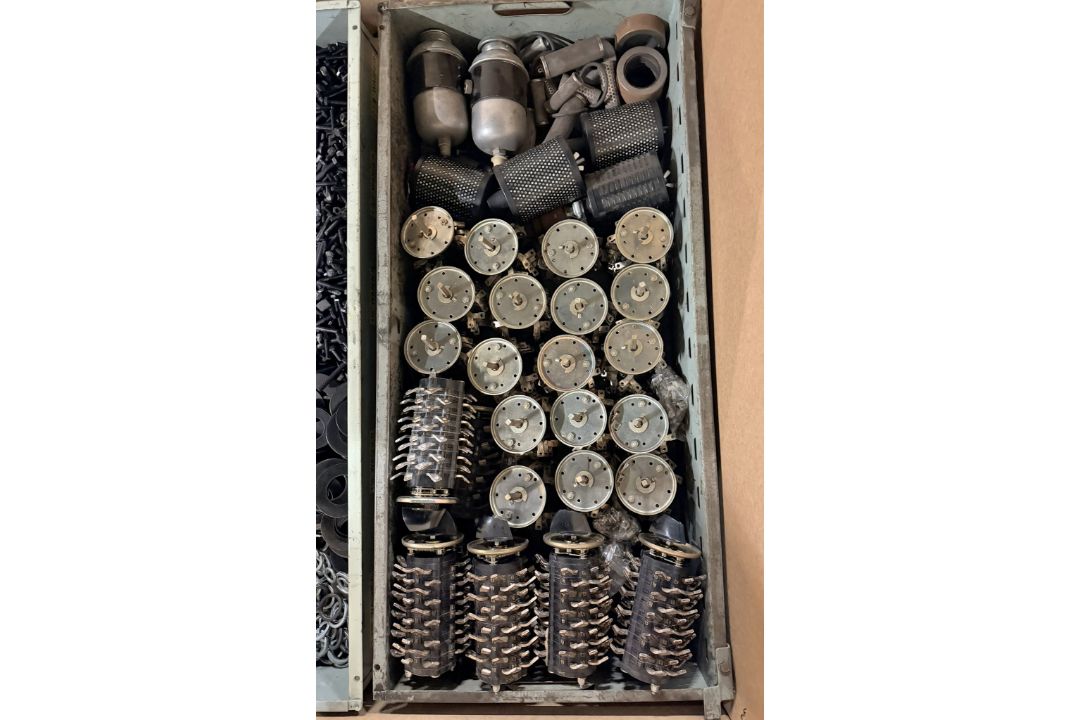 Workshop consumables in metal storage trays - heavy duty bolts, nuts, washers, chains - approx 820kg - Image 5 of 17