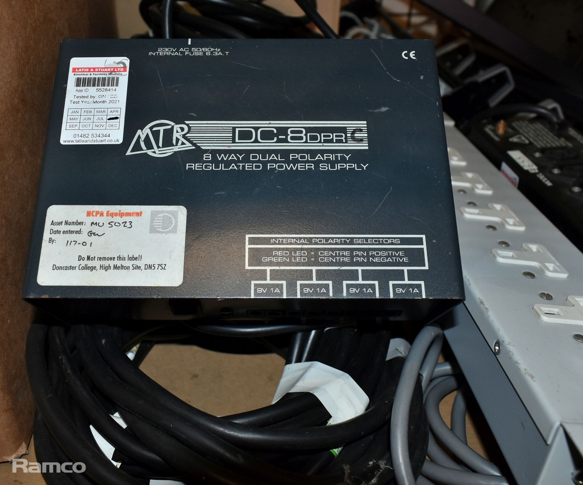 Audio/visual mixed accessories - mixed power cables, 2x 3U rack cages & more - see description - Image 7 of 7