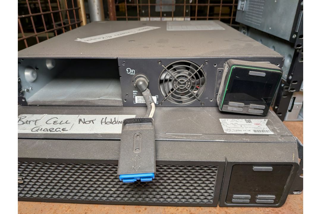 APC uninterruptible power supplies - SPARES OR REPAIRS - full breakdown in description - Image 2 of 7