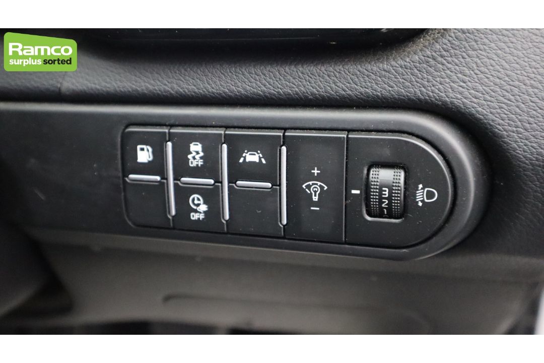 2022 KIA XCEED 3 PHEV S-A 1.6L Petrol Hybrid - full details in the description - Image 24 of 57