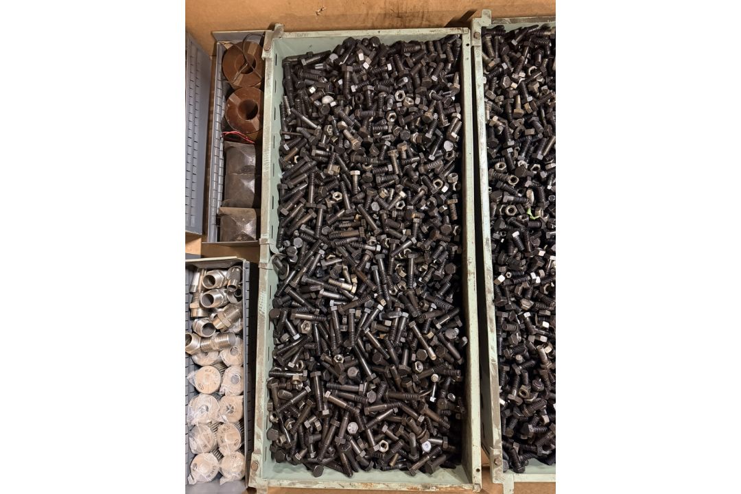 Workshop consumables in metal storage trays - heavy duty bolts, nuts, washers, studs - approx 915kg - Image 3 of 17