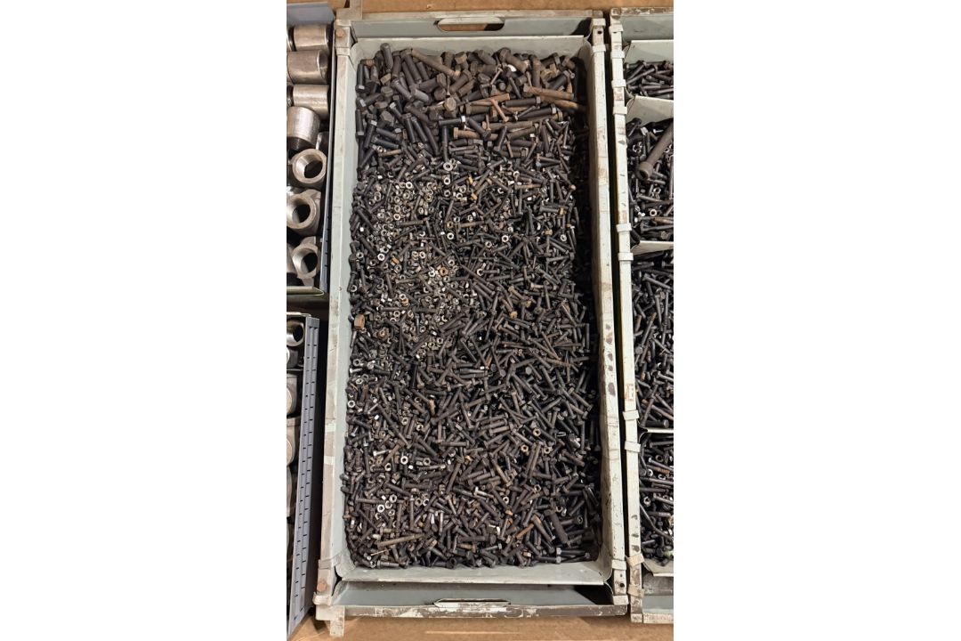 Workshop consumables in metal storage trays - heavy duty bolts, nuts, washers, studs - approx 915kg - Image 7 of 17
