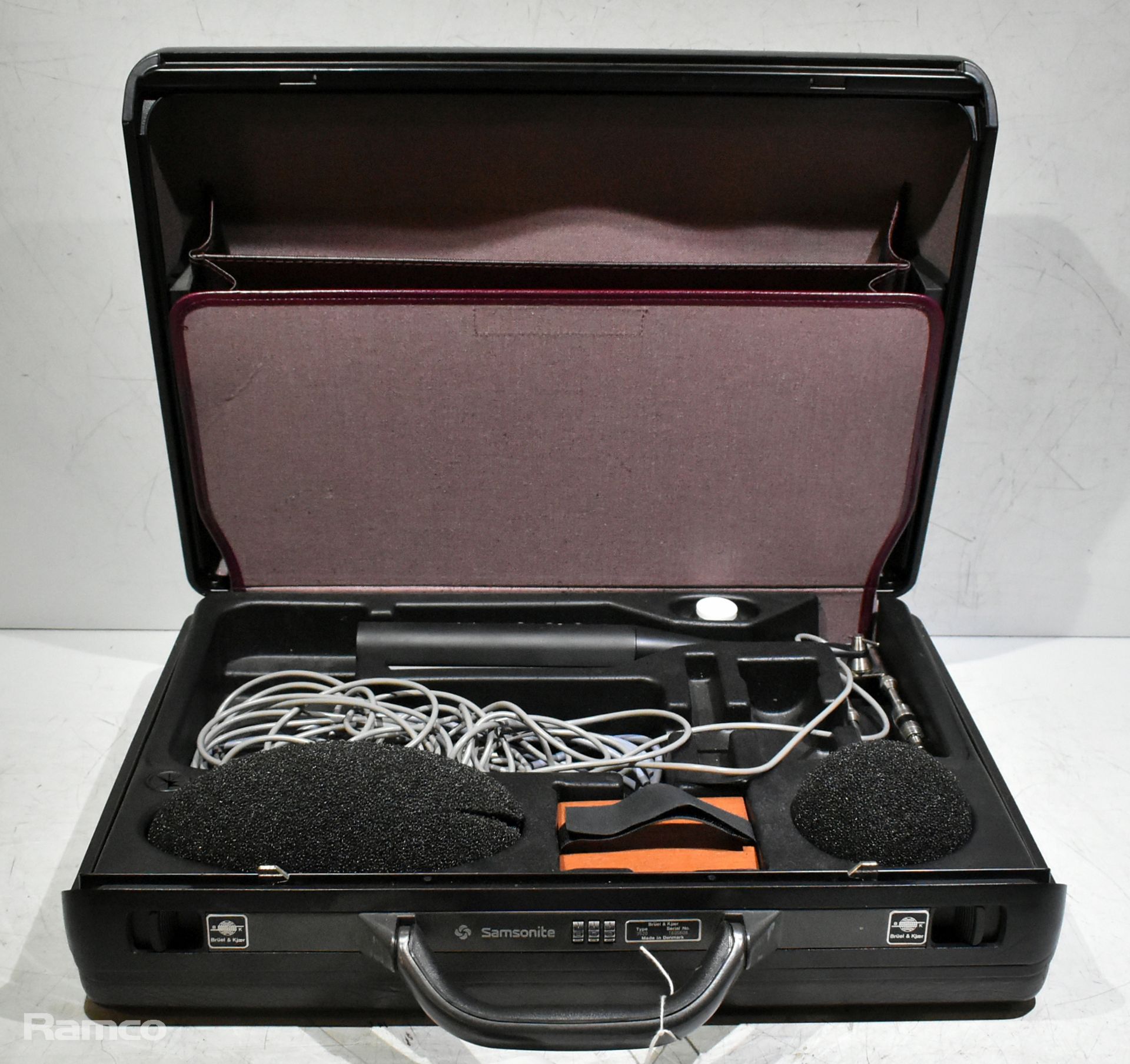 Bruel & Kjaer Type 3520 sound intensity probe in fitted case with accessories