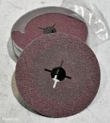 26x packs of Roebuck 6866379 fibre abrasive discs - 40 grit - 125x22mm - 25 per pack