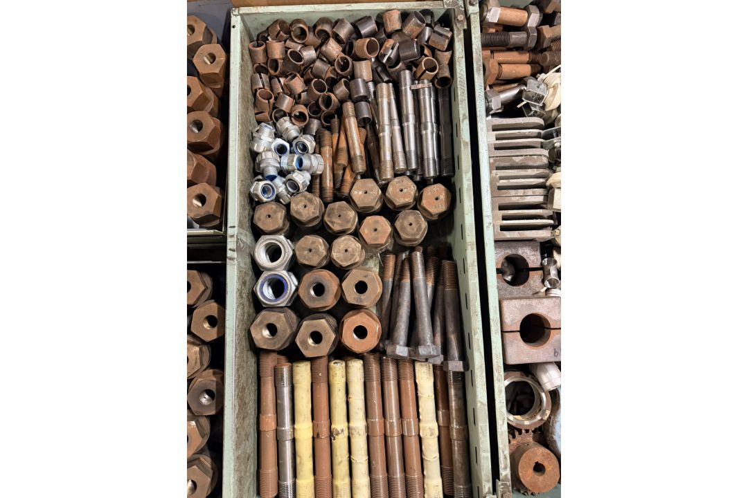 Workshop consumables in metal storage trays - heavy duty bolts, nuts, washers, studs - approx 915kg - Image 11 of 17