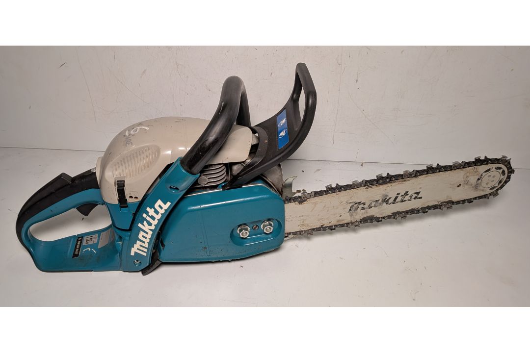 Makita DCS5000 professional 50cc petrol chainsaw with accessories in carry case - Image 9 of 14