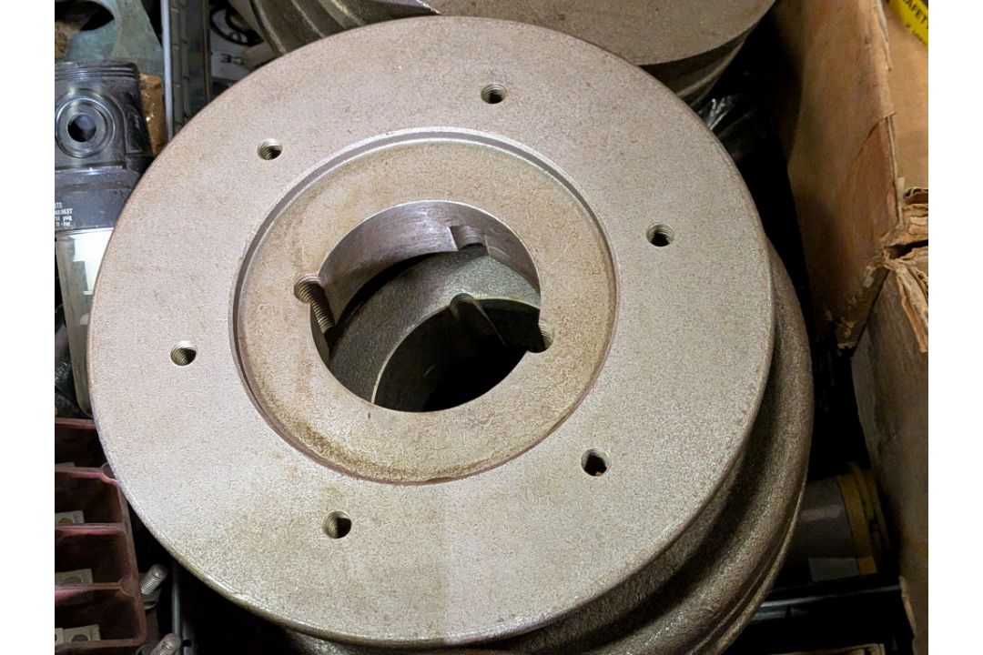 Workshop consumables in metal storage trays - heavy duty bolts, rubber seals, filters - approx 382kg - Image 7 of 11