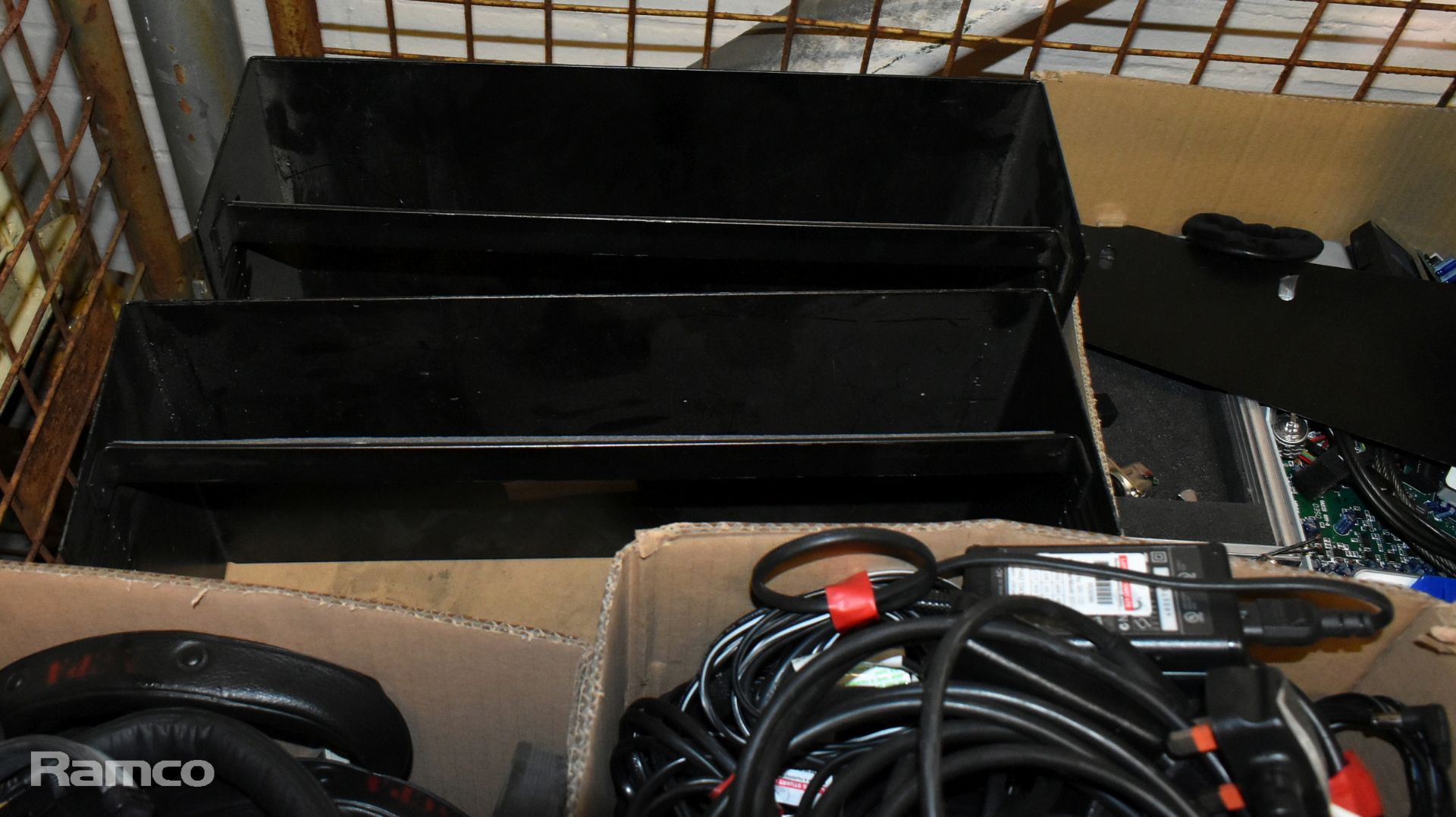 Audio/visual mixed accessories - mixed power cables, 2x 3U rack cages & more - see description - Image 2 of 7