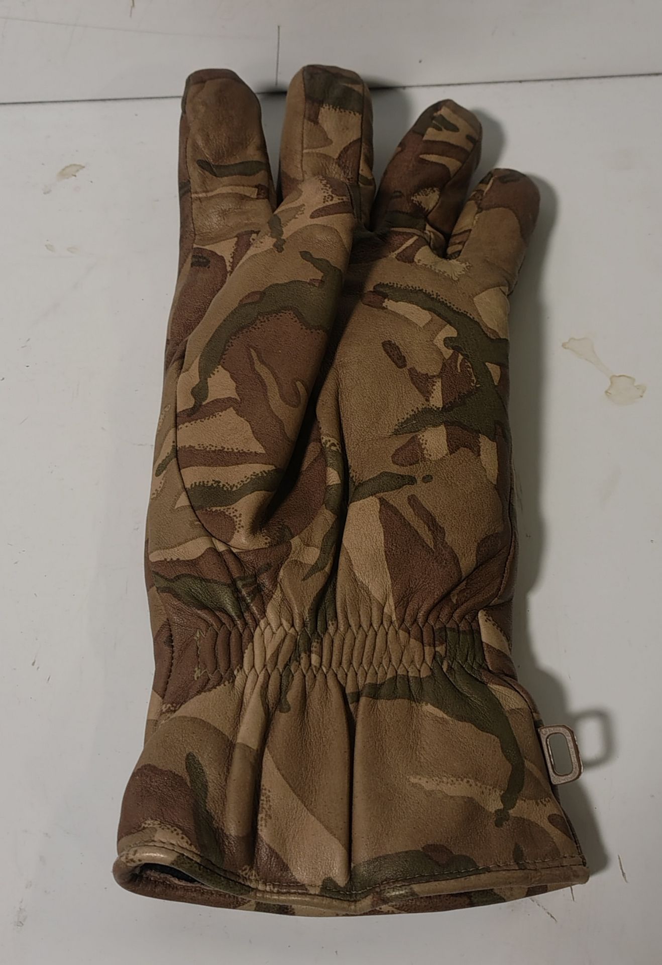 140x British Forces unpaired gloves - mixed styles - mixed sizes - Image 13 of 16