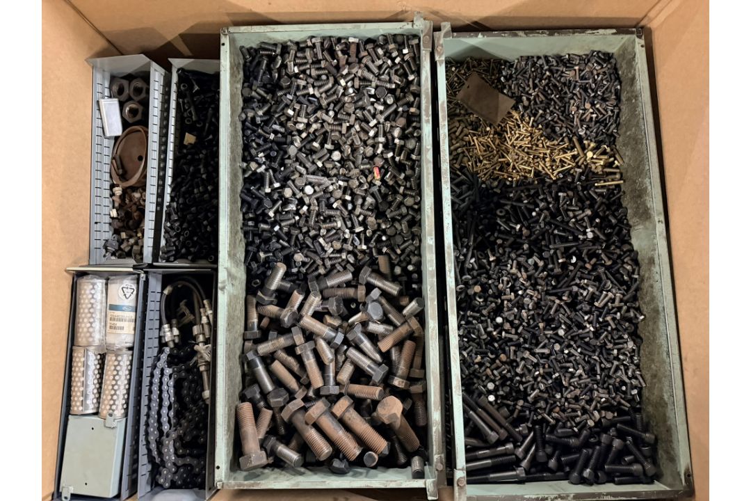 Workshop consumables in metal storage trays - heavy duty bolts, nuts, washers, chains - approx 820kg - Image 6 of 17