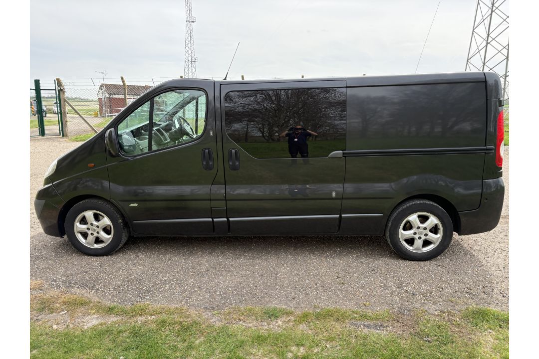 Vauxhall Vivaro 2900 Sportive CDTI – EO13 CZZ – 2013 – 109330 miles – black - Image 6 of 18