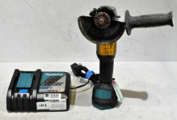 Makita DGA456 18V 4.5
