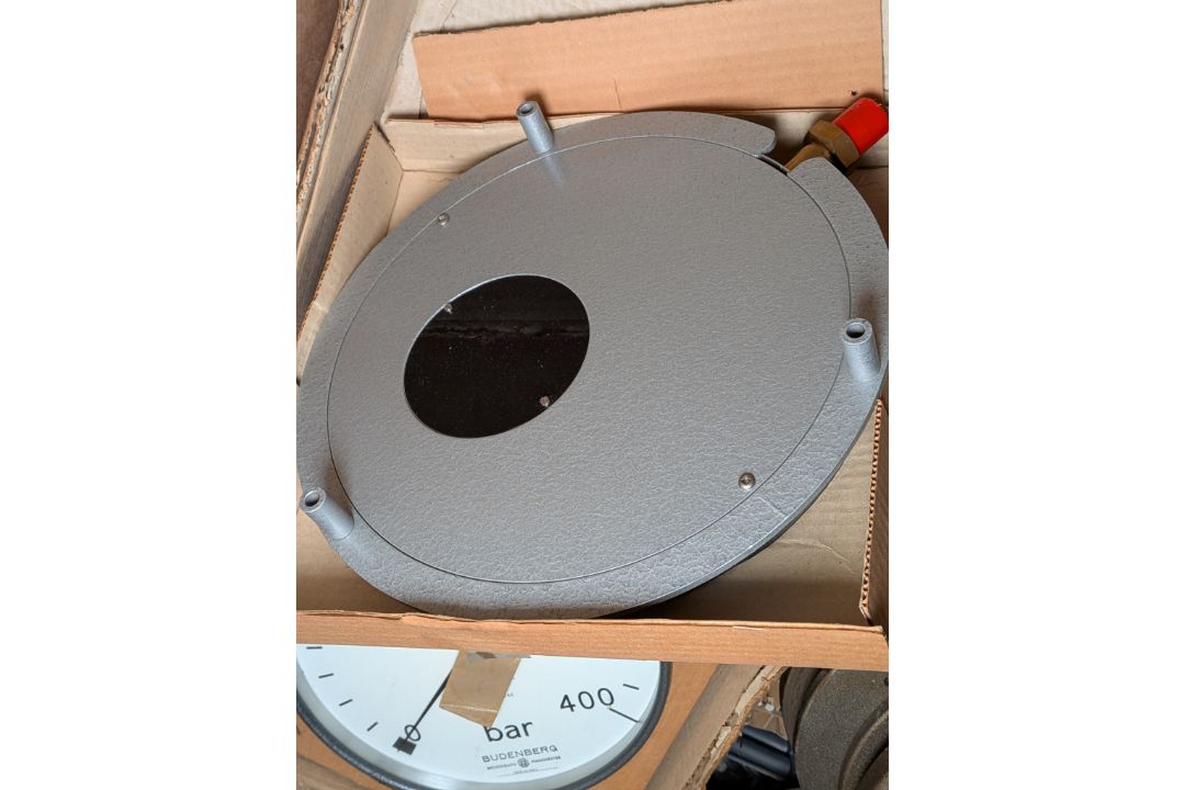 Workshop consumables in metal storage trays - heavy duty bolts, rubber seals, filters - approx 382kg - Image 6 of 11