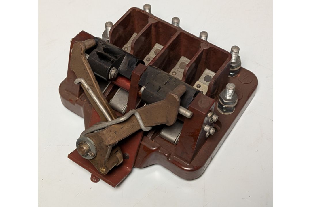 Workshop consumables in metal storage trays - heavy duty bolts, rubber seals, filters - approx 382kg - Image 8 of 11