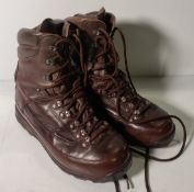 100x pairs of Grade 2 Various combat boots - may include - Magnum, YDS, Haix - mixed sizes